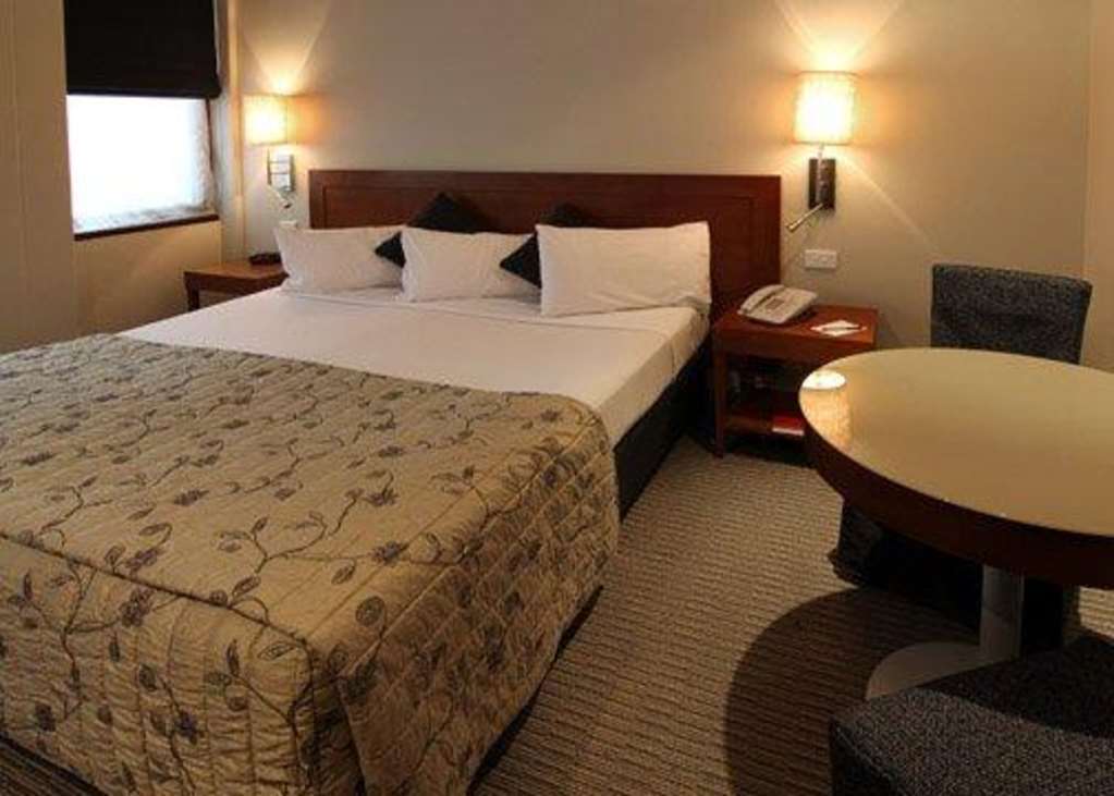 Batman'S Hill On Collins Hotel Melbourne Room photo